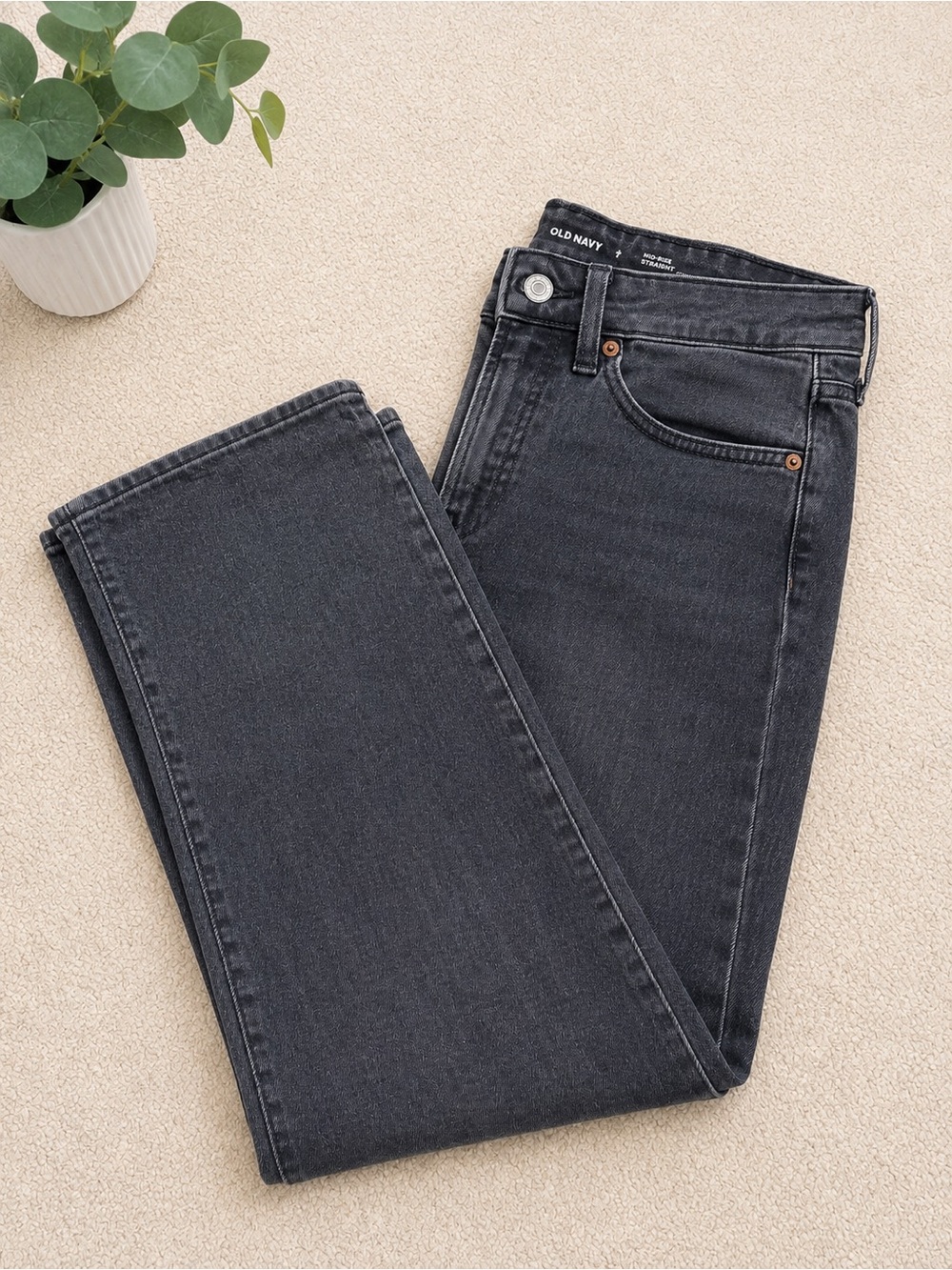 Old Navy Women's High-Rise Black Wash Jeans